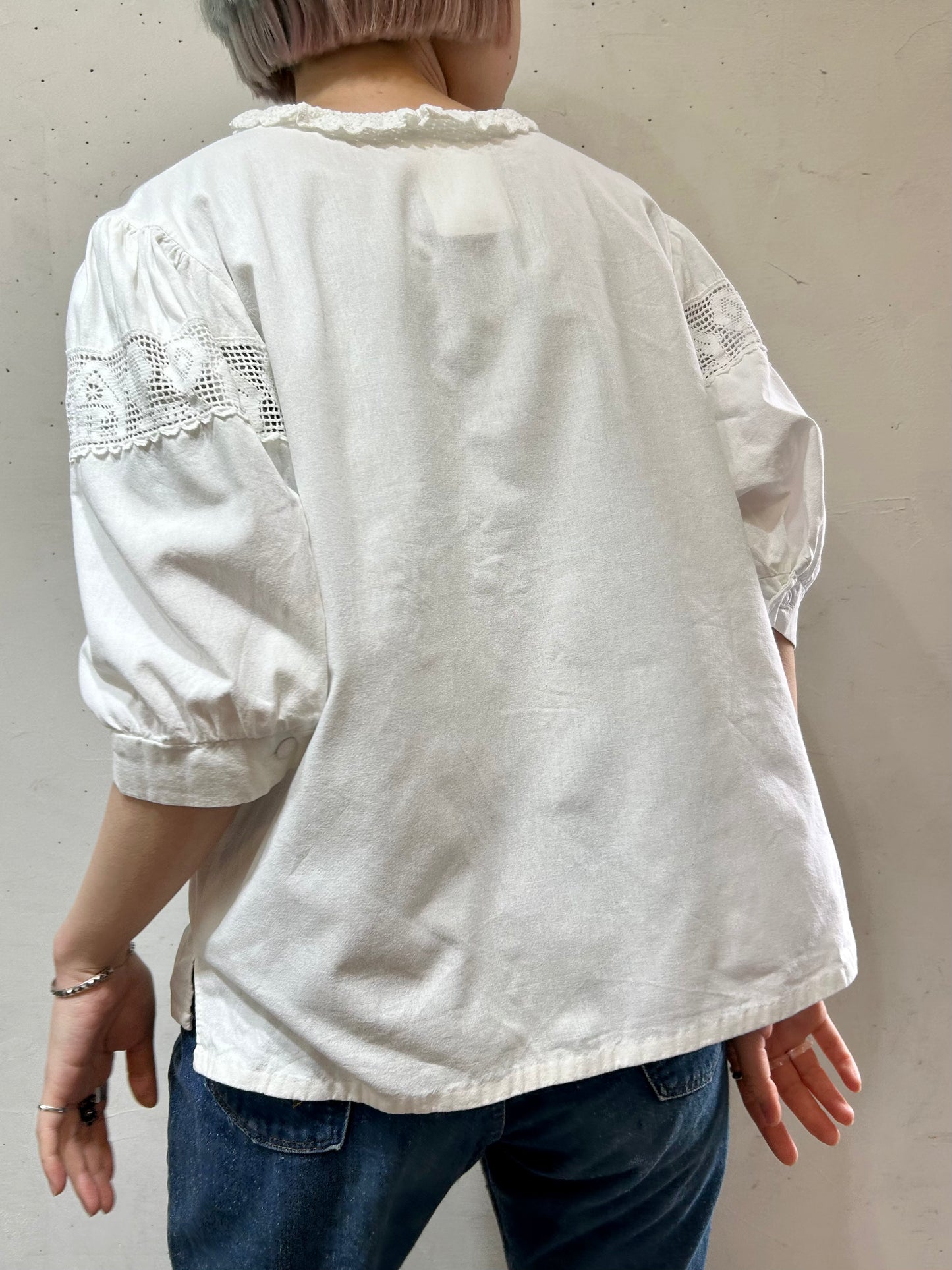 Vintage White Blouse [D26717]