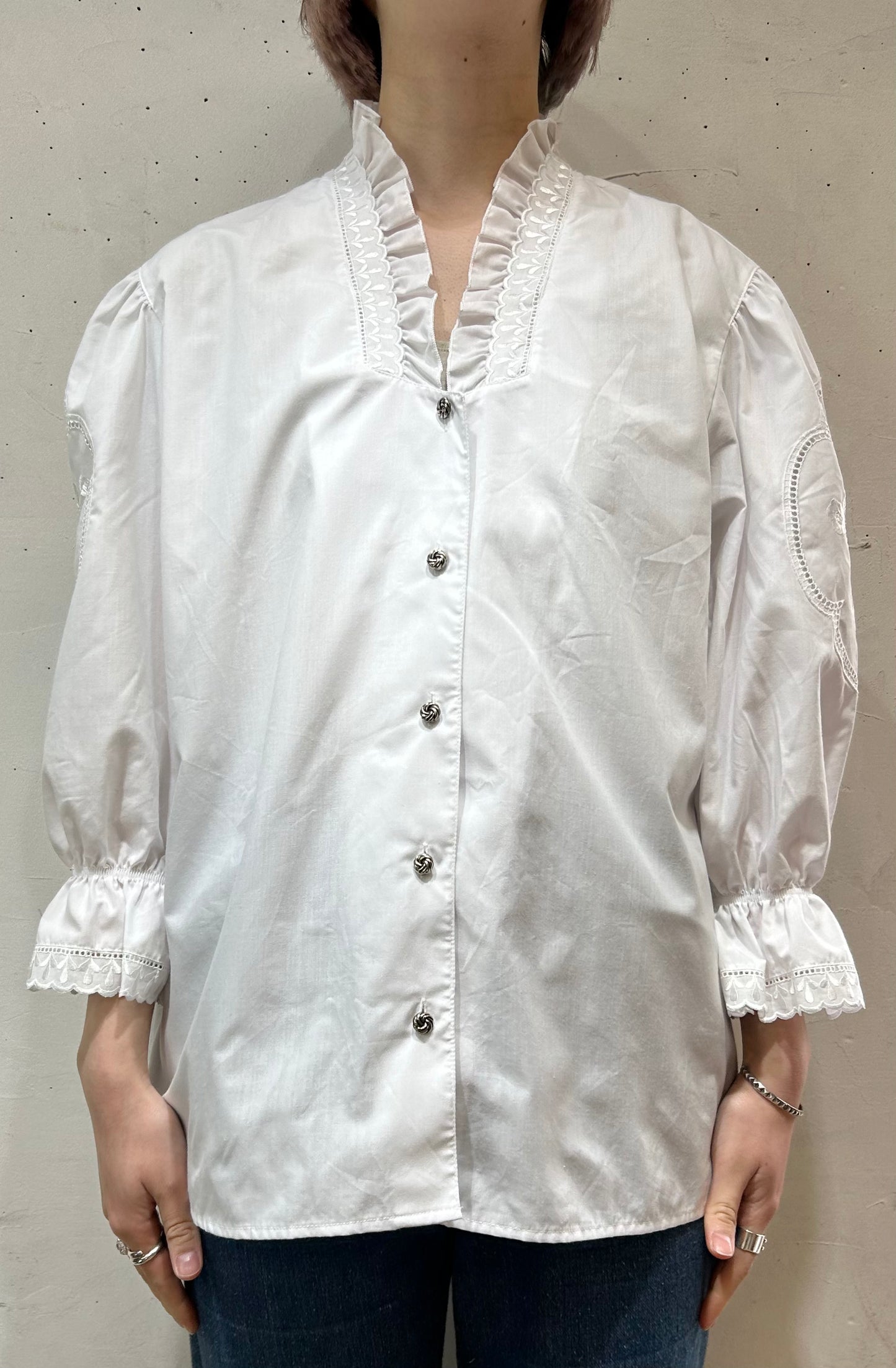 Vintage White Blouse [D26718]