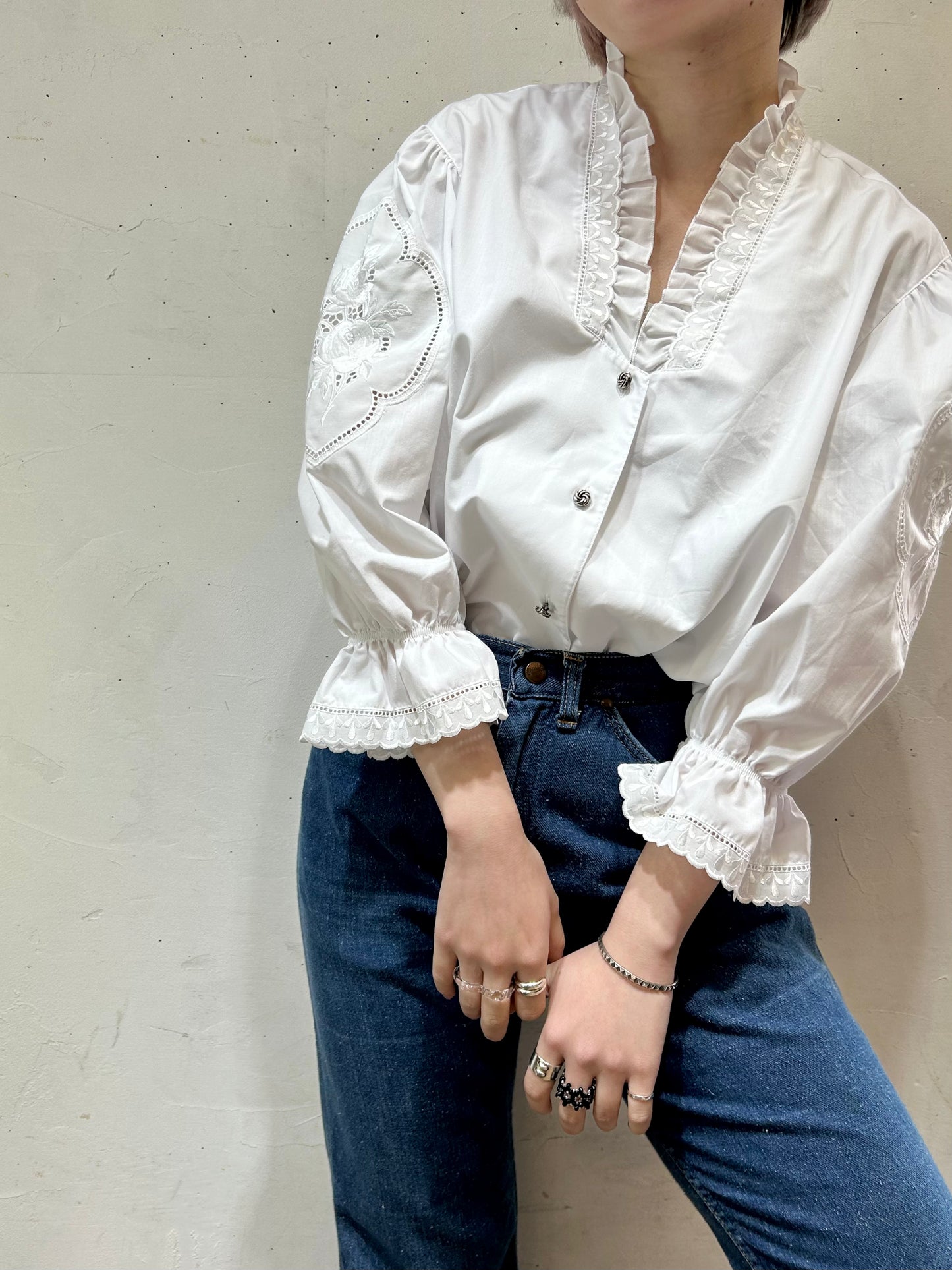 Vintage White Blouse [D26718]