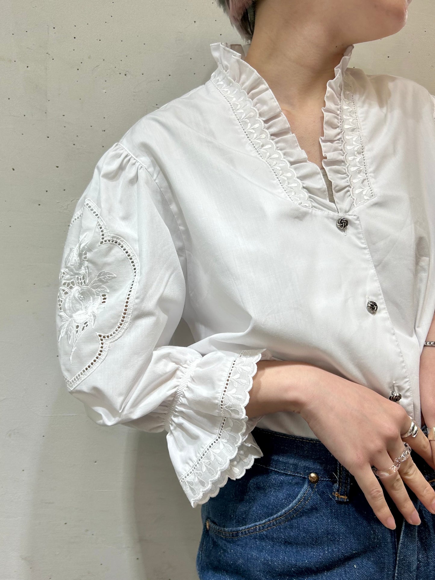 Vintage White Blouse [D26718]