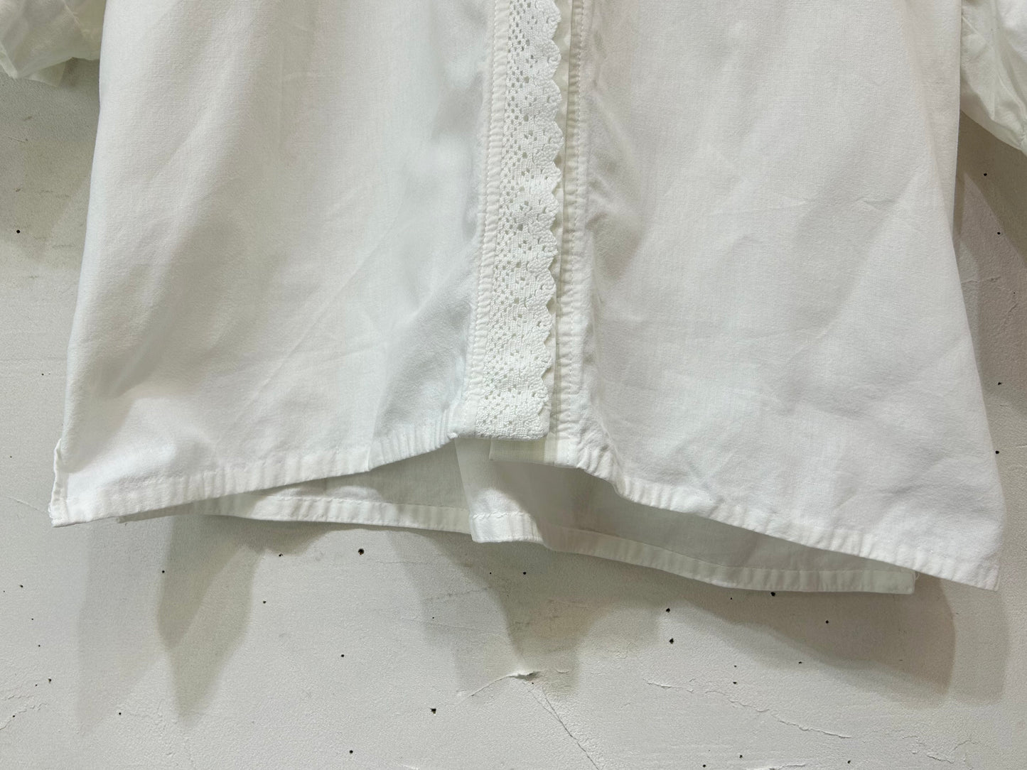 Vintage White Blouse [D26717]