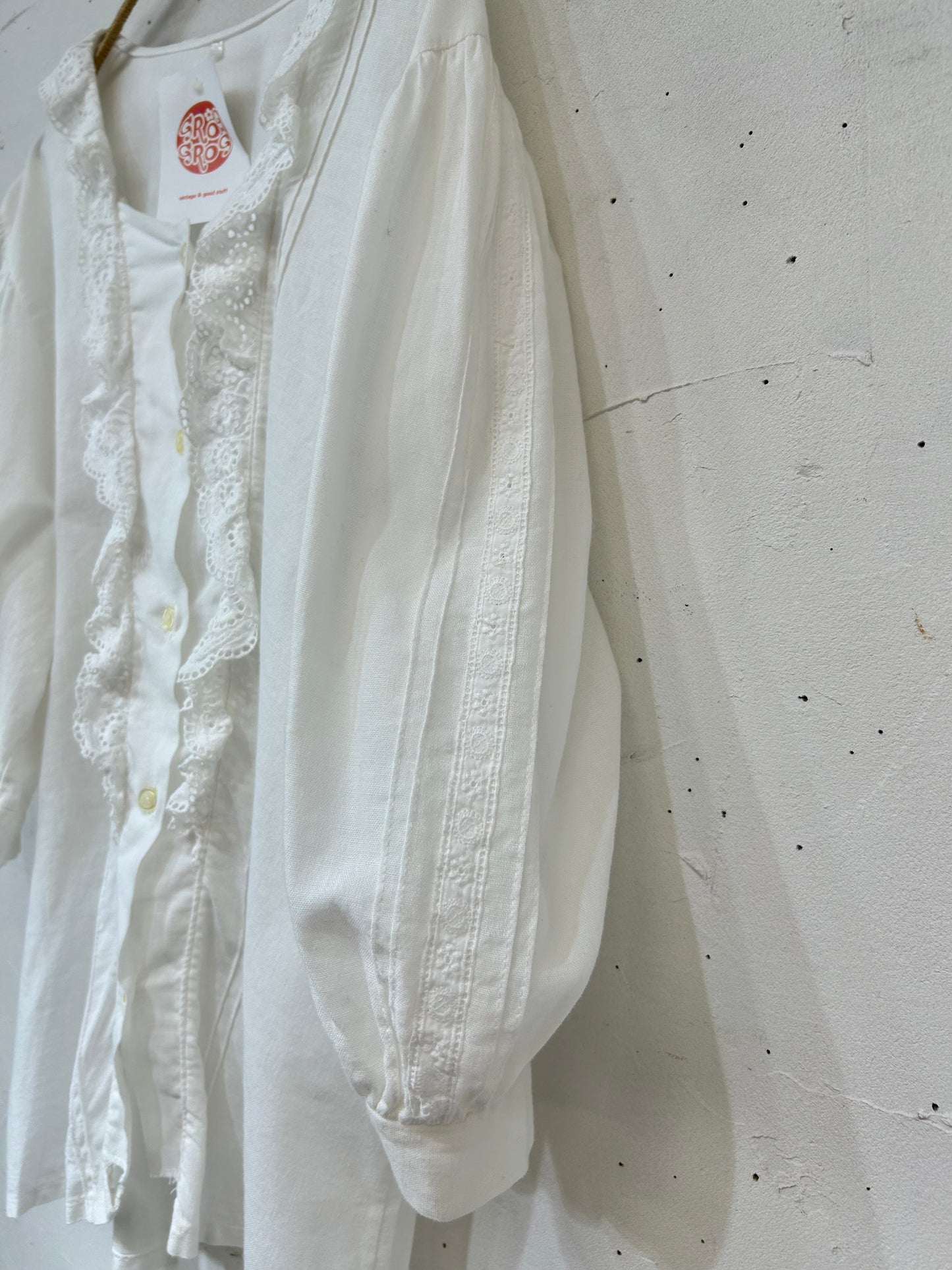 Vintage White Blouse [D26716]