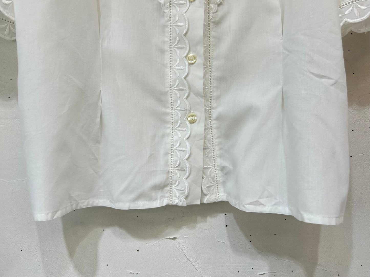 Vintage White Blouse [D26719]