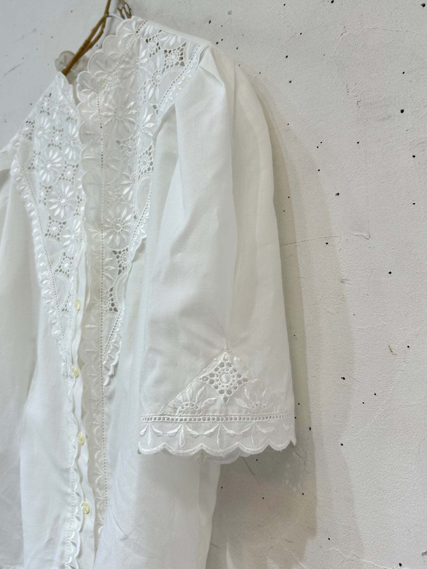 Vintage White Blouse [D26719]