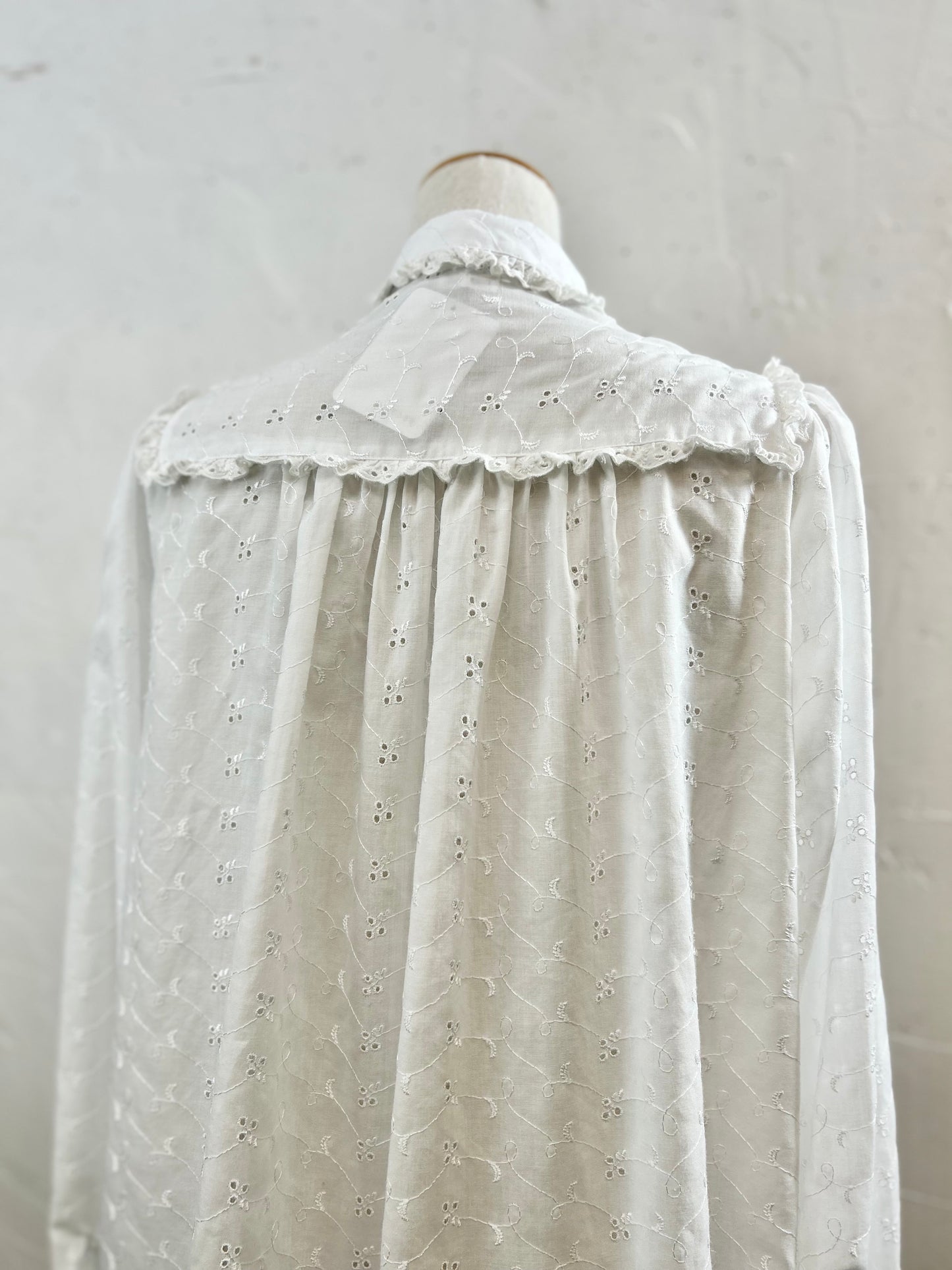 Vintage White Blouse [E30205]