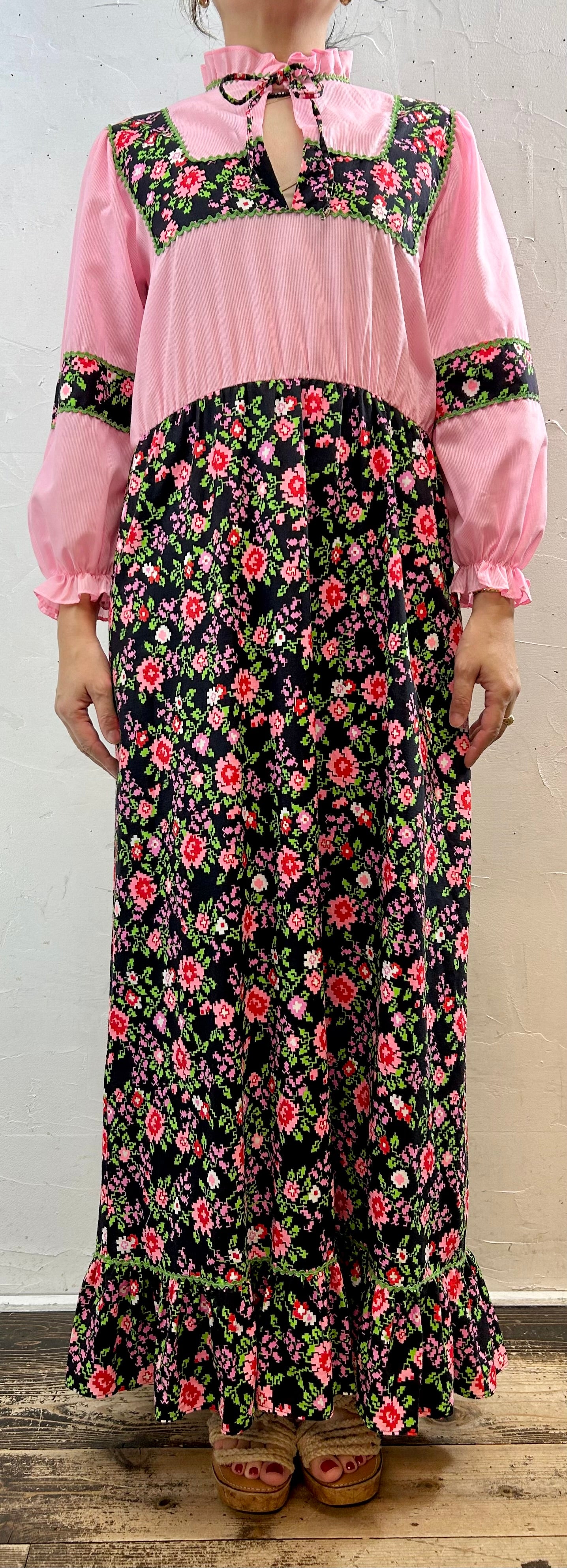 '70s Vintage Dress [J28692]