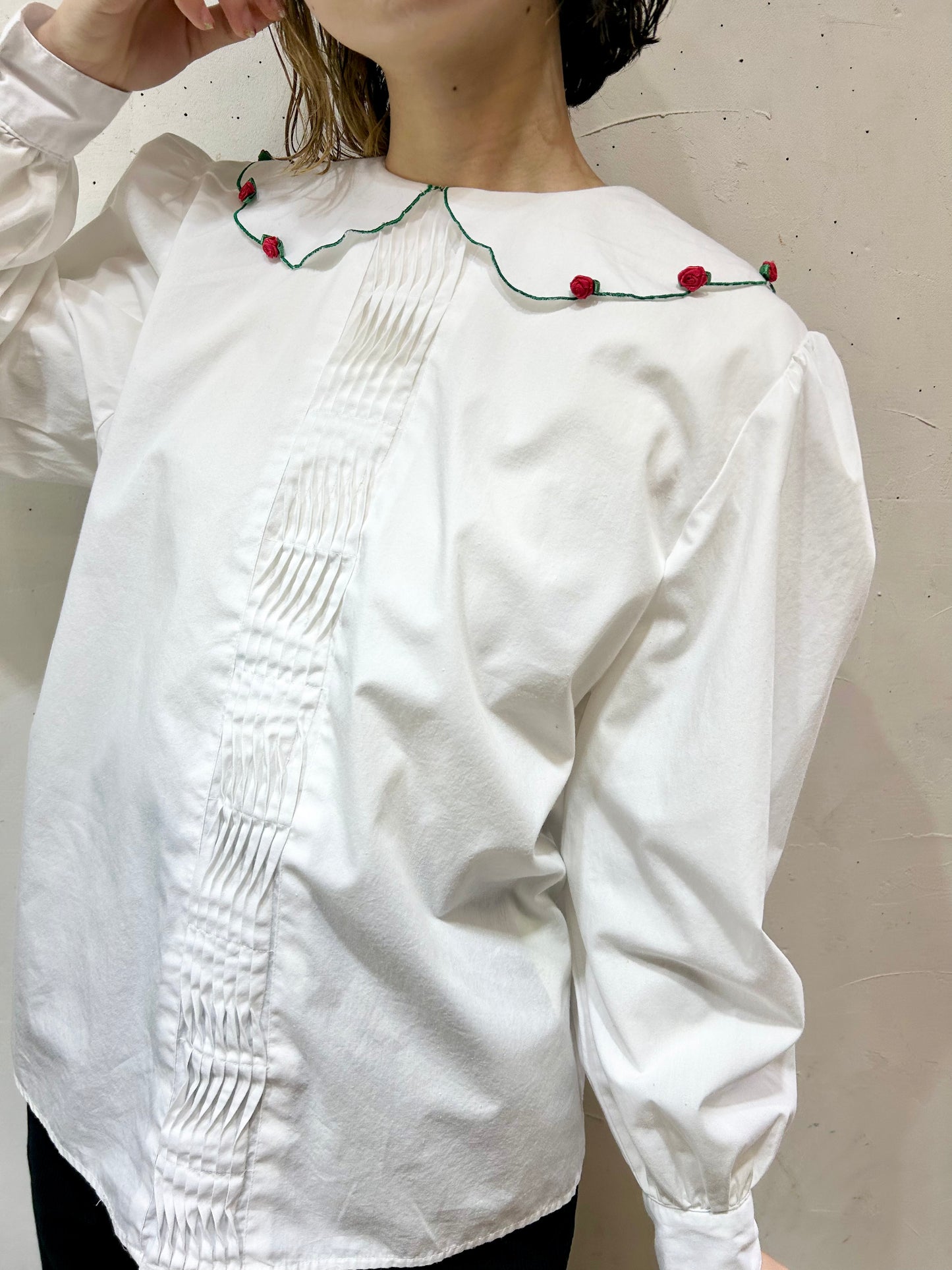 Vintage White Blouse [L25838]