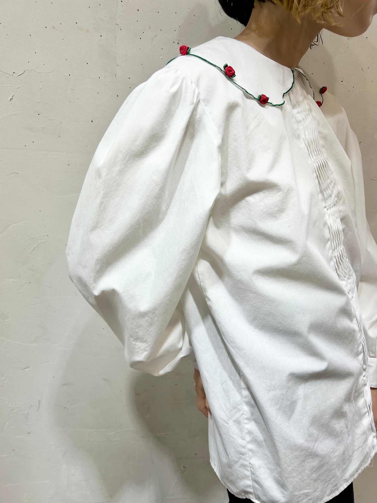 Vintage White Blouse [L25838]