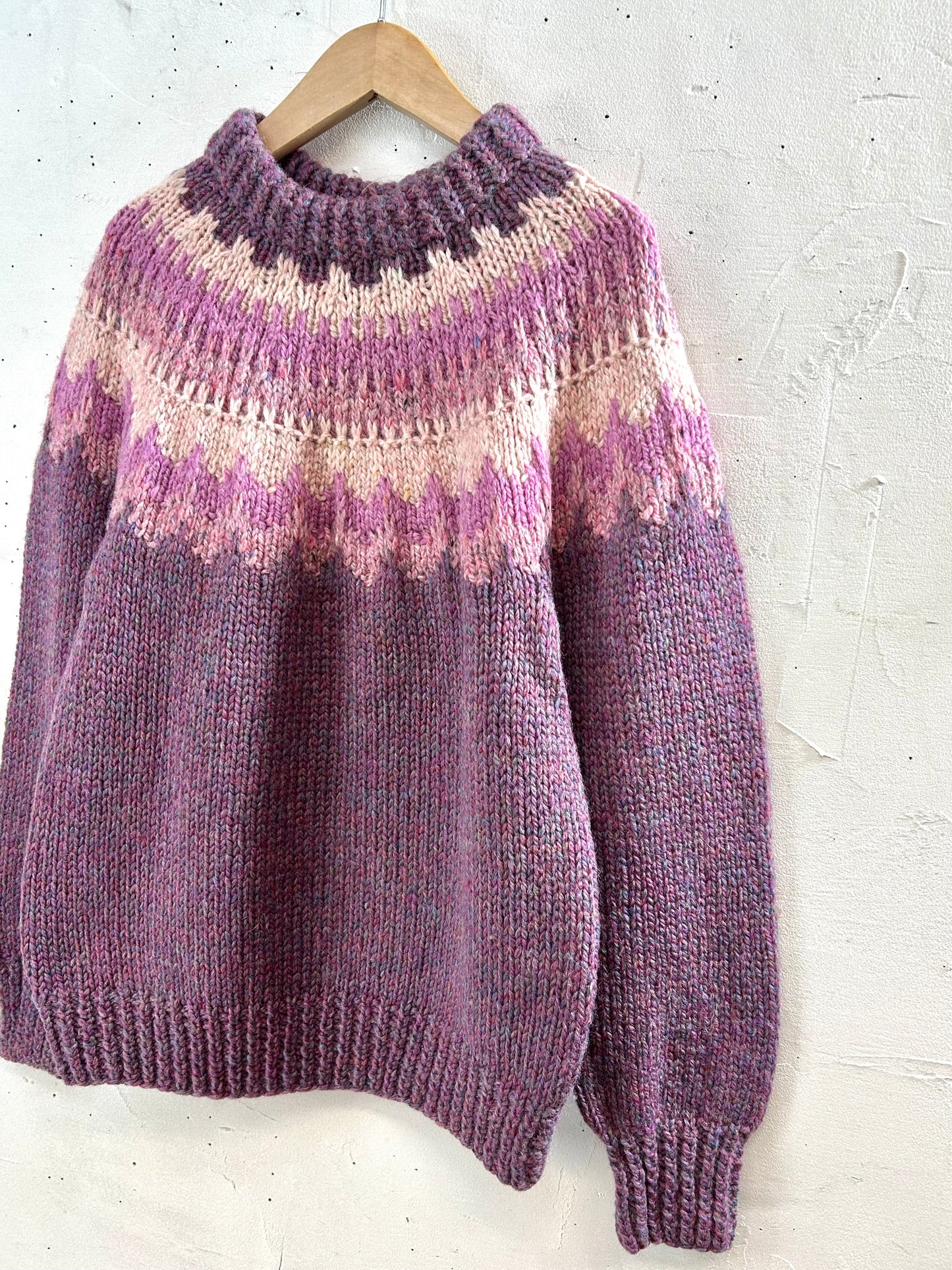 Vintage Hand Knit Sweater  [L29142]