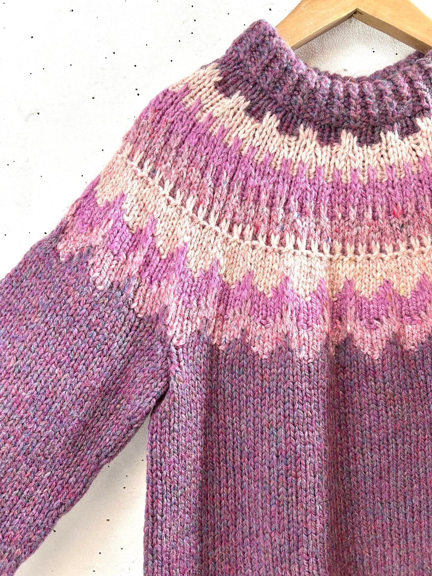 Vintage Hand Knit Sweater  [L29142]