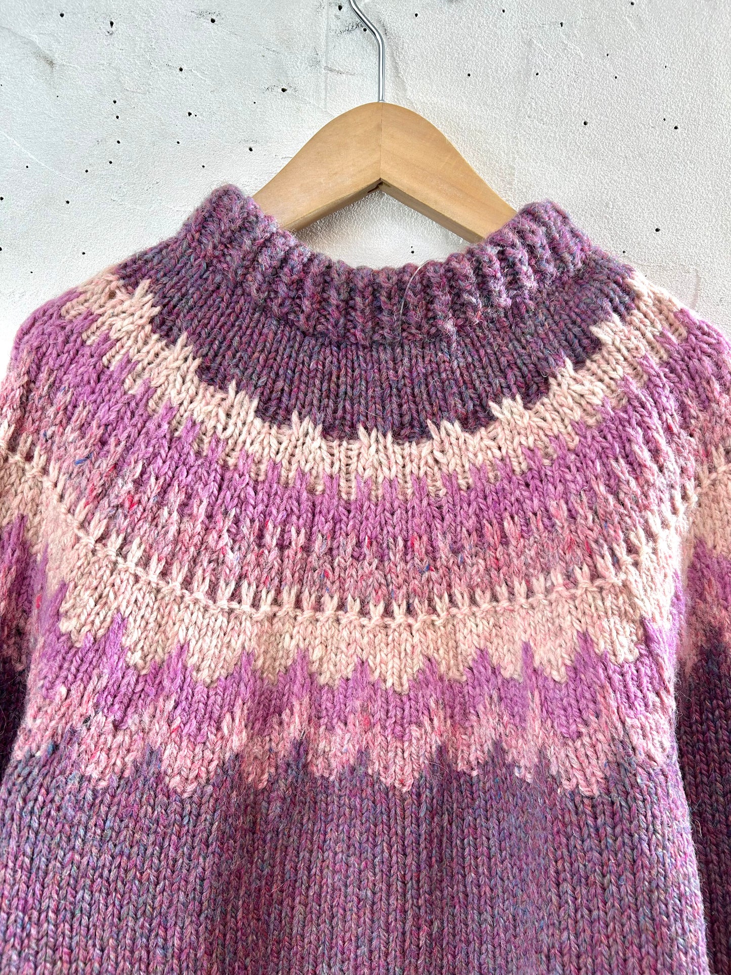 Vintage Hand Knit Sweater  [L29142]