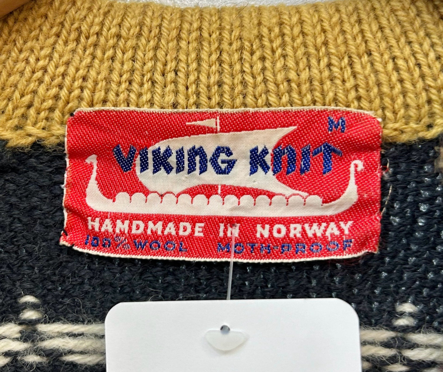 Vintage Nordic Knit Cardigan  HAND MADE IN NORWAY [J28713]