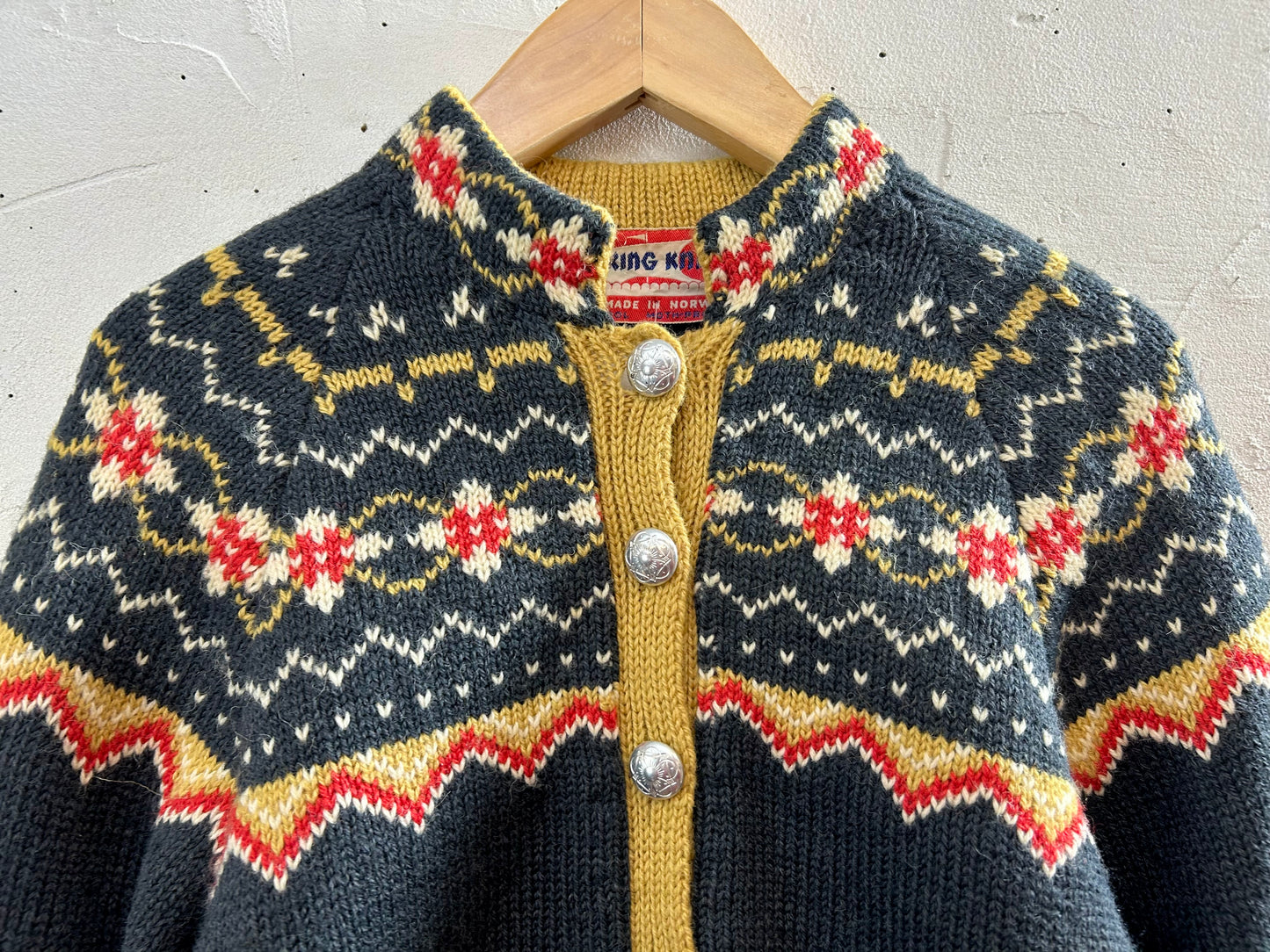 Vintage Nordic Knit Cardigan  HAND MADE IN NORWAY [J28713]