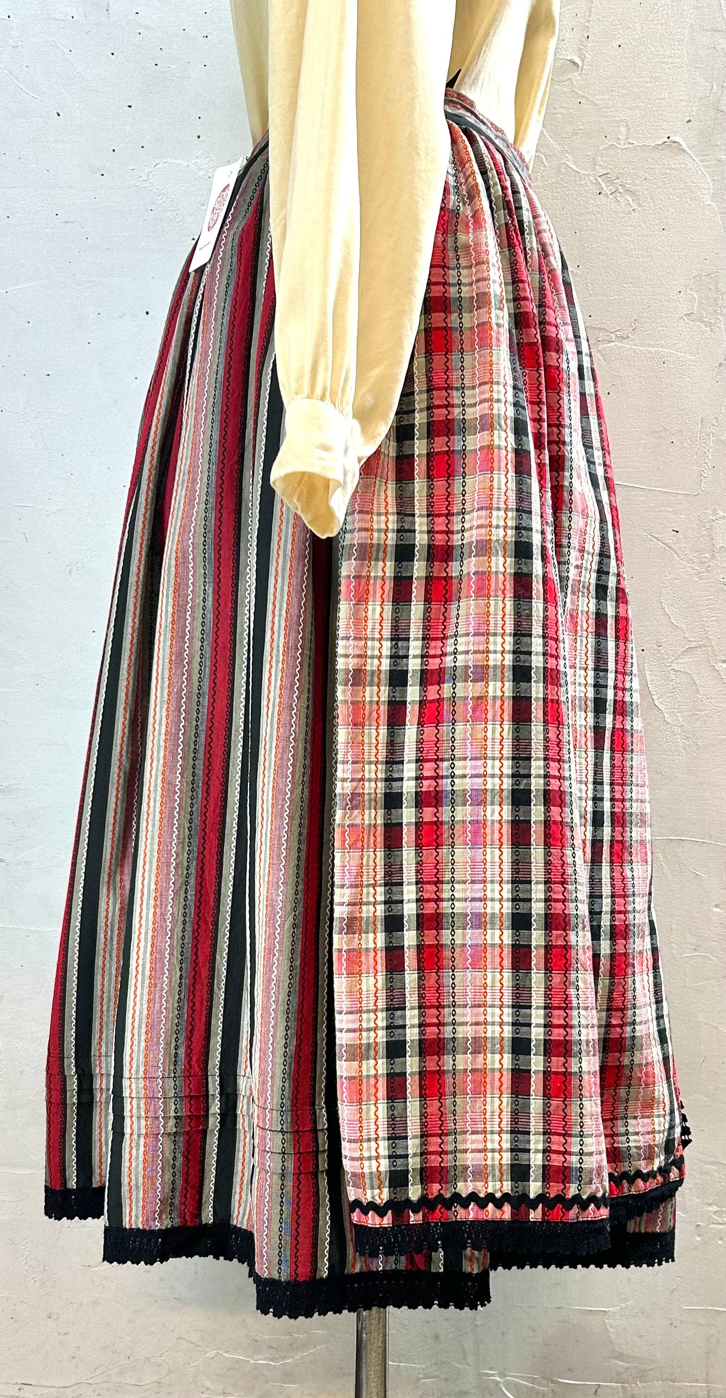 Vintage Tyrol Skirt MADE IN WEST-GERMANY [ A29392]