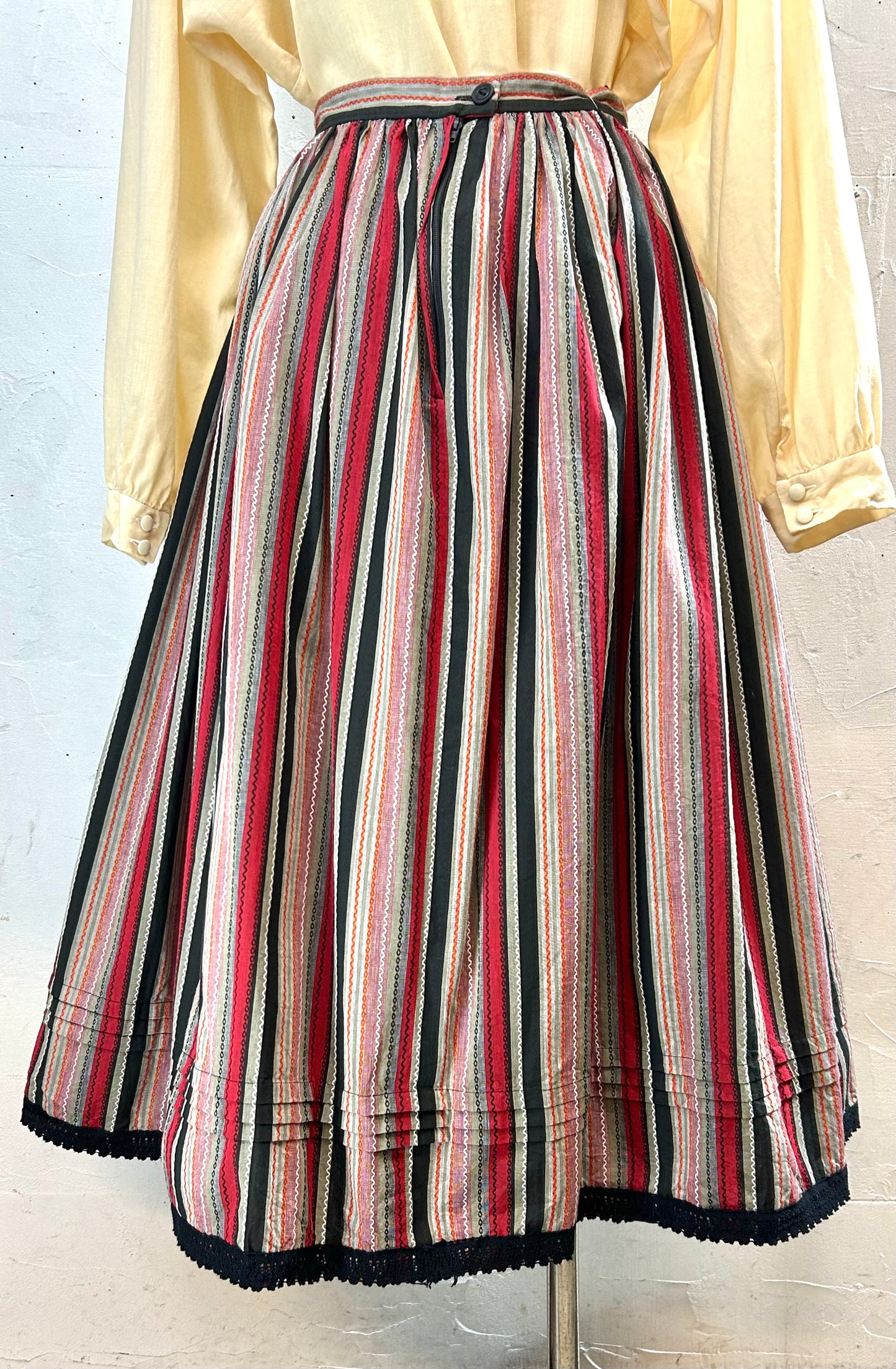 Vintage Tyrol Skirt MADE IN WEST-GERMANY [ A29392]