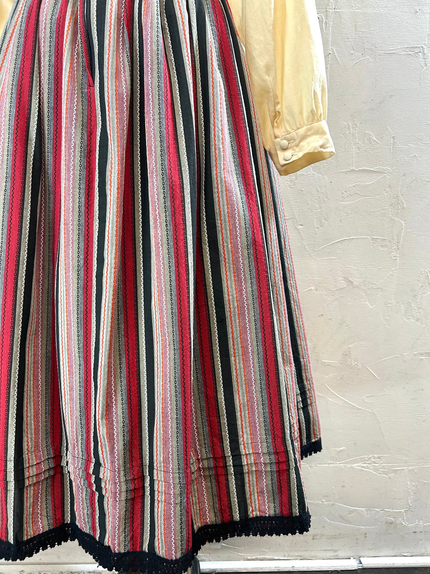 Vintage Tyrol Skirt MADE IN WEST-GERMANY [ A29392]