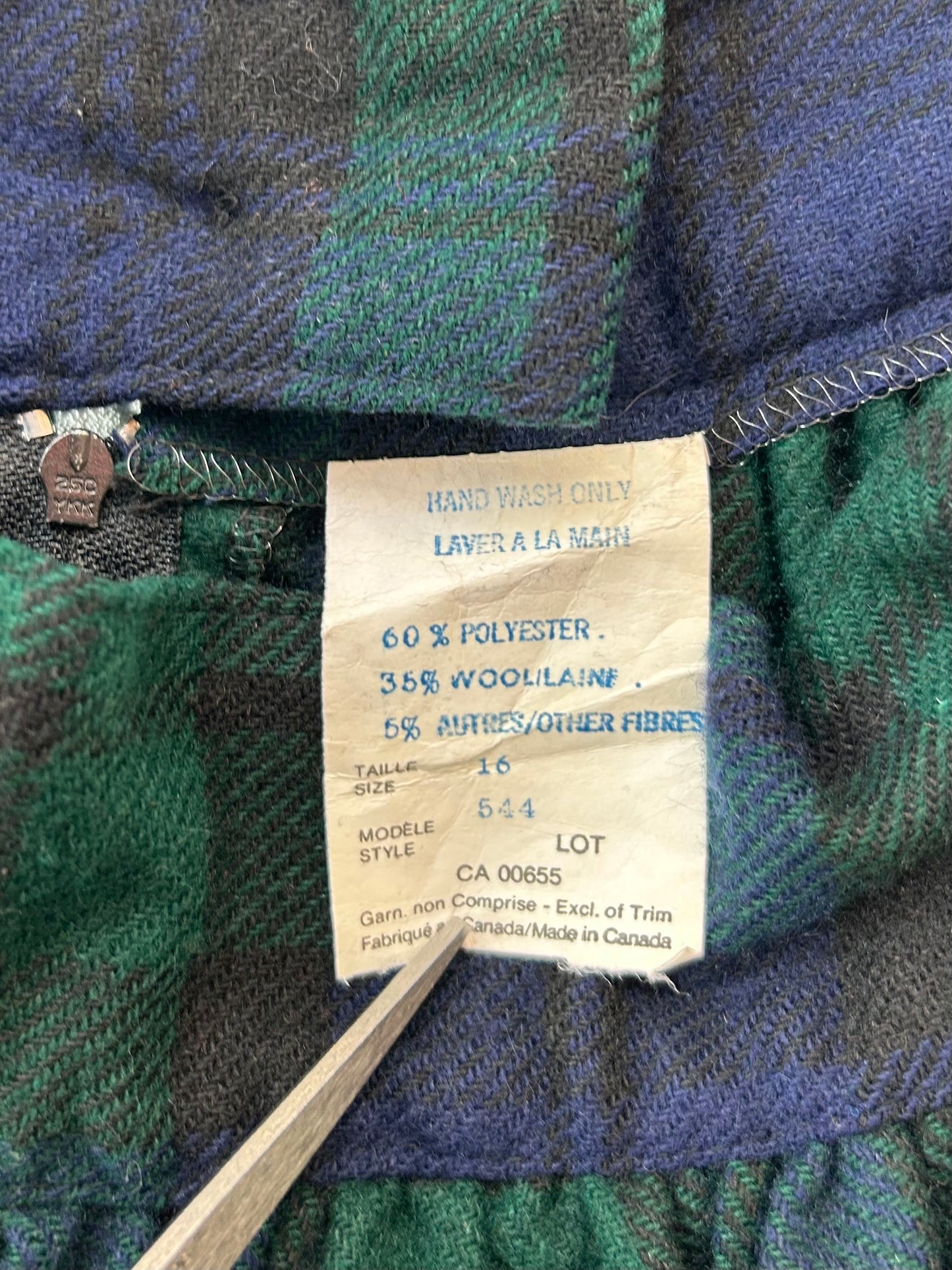 Vintage Plaid Skirt MADE IN CANADA [K28949]