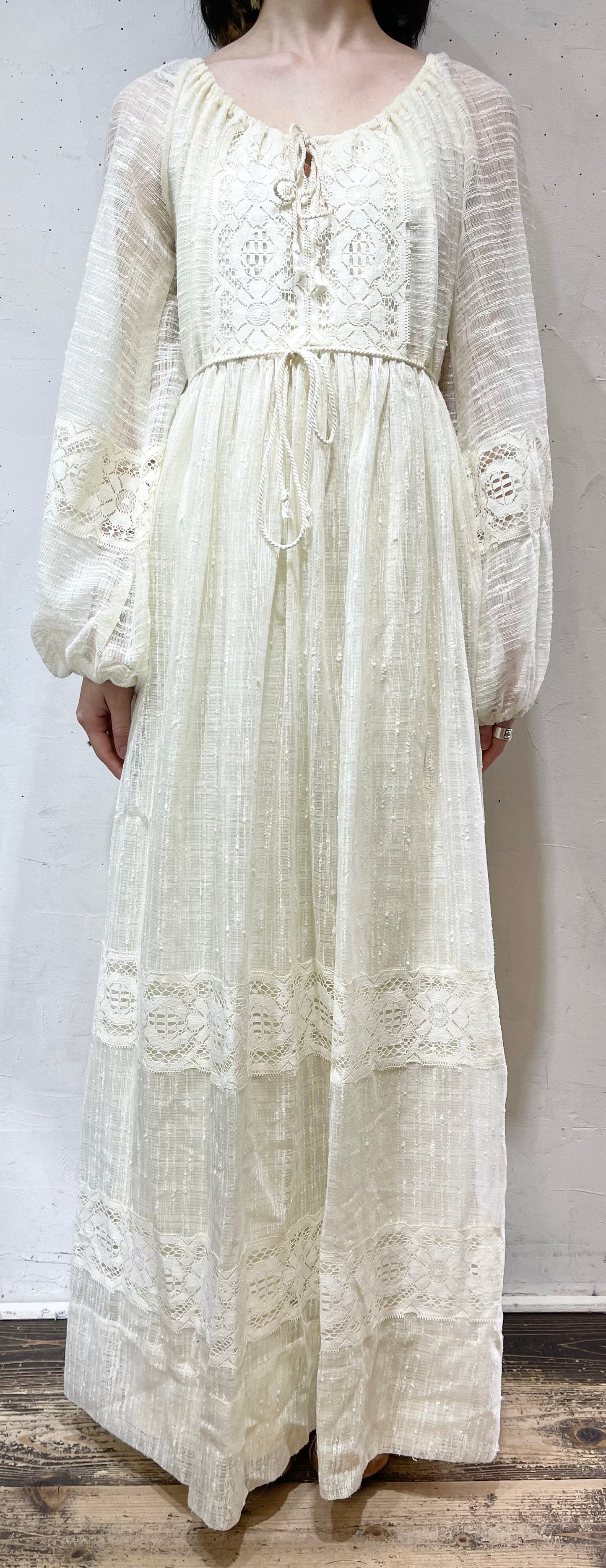 ’70s Vintage White Lace Dress [B26170]