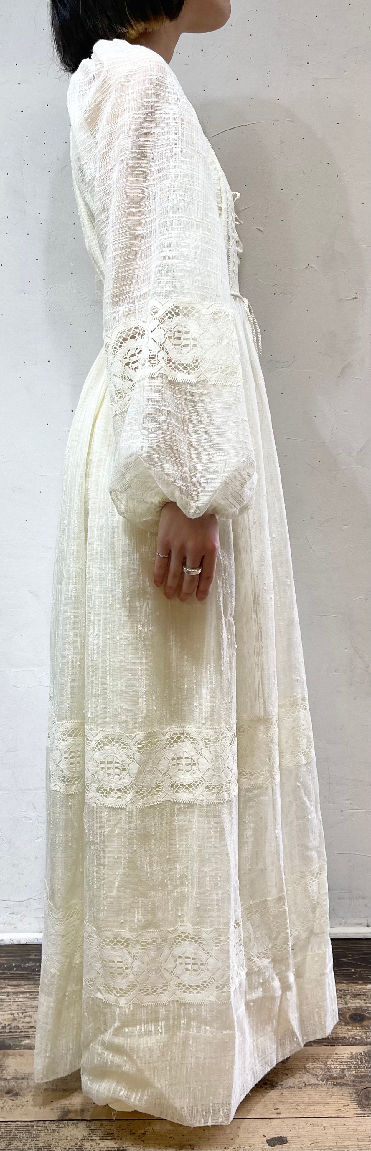 ’70s Vintage White Lace Dress [B26170]