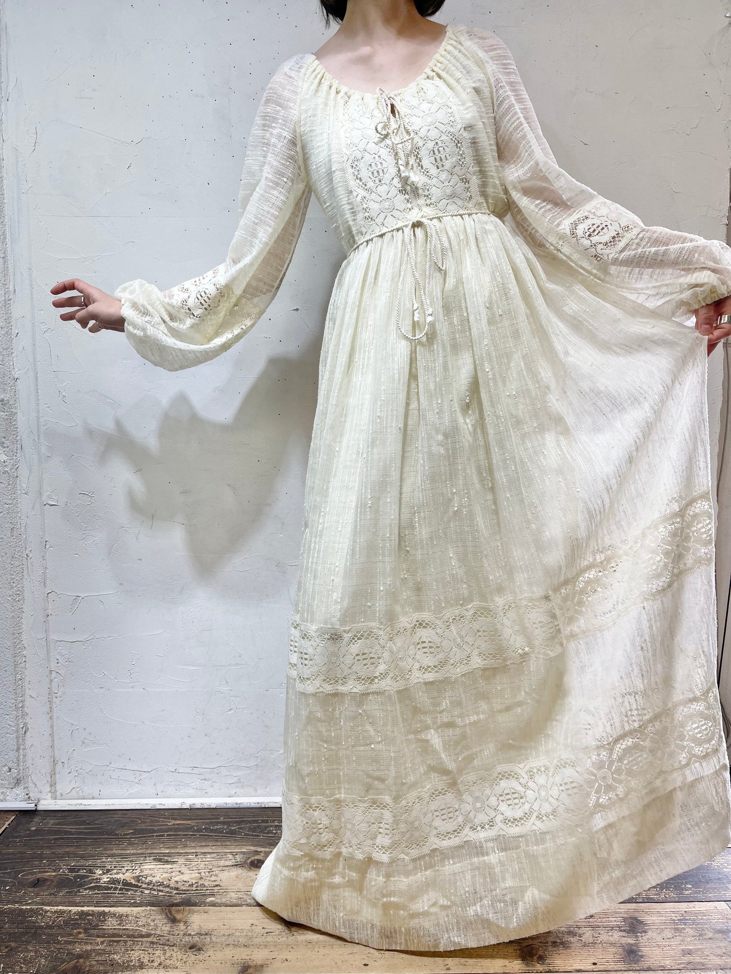 ’70s Vintage White Lace Dress [B26170]