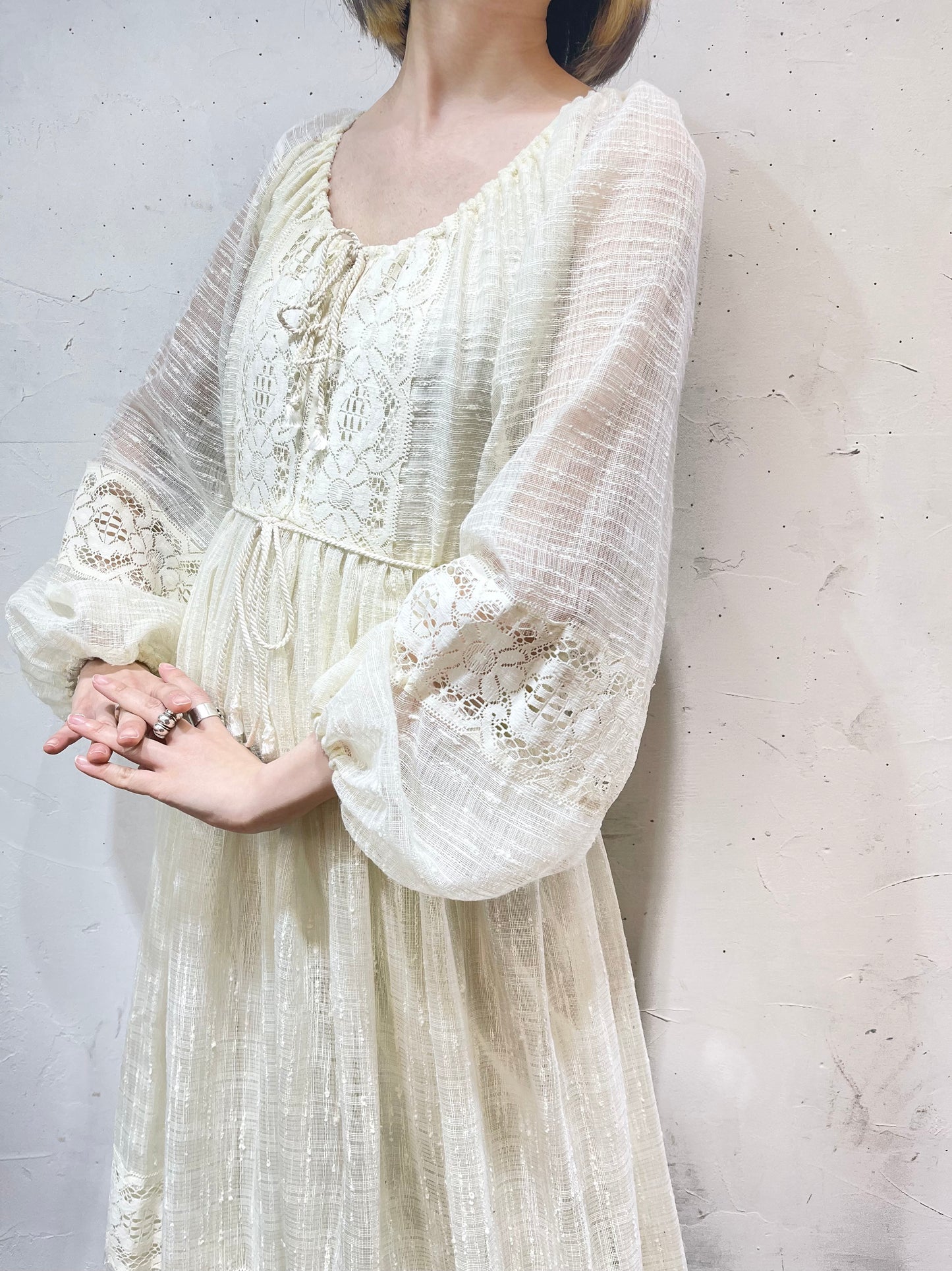 ’70s Vintage White Lace Dress [B26170]