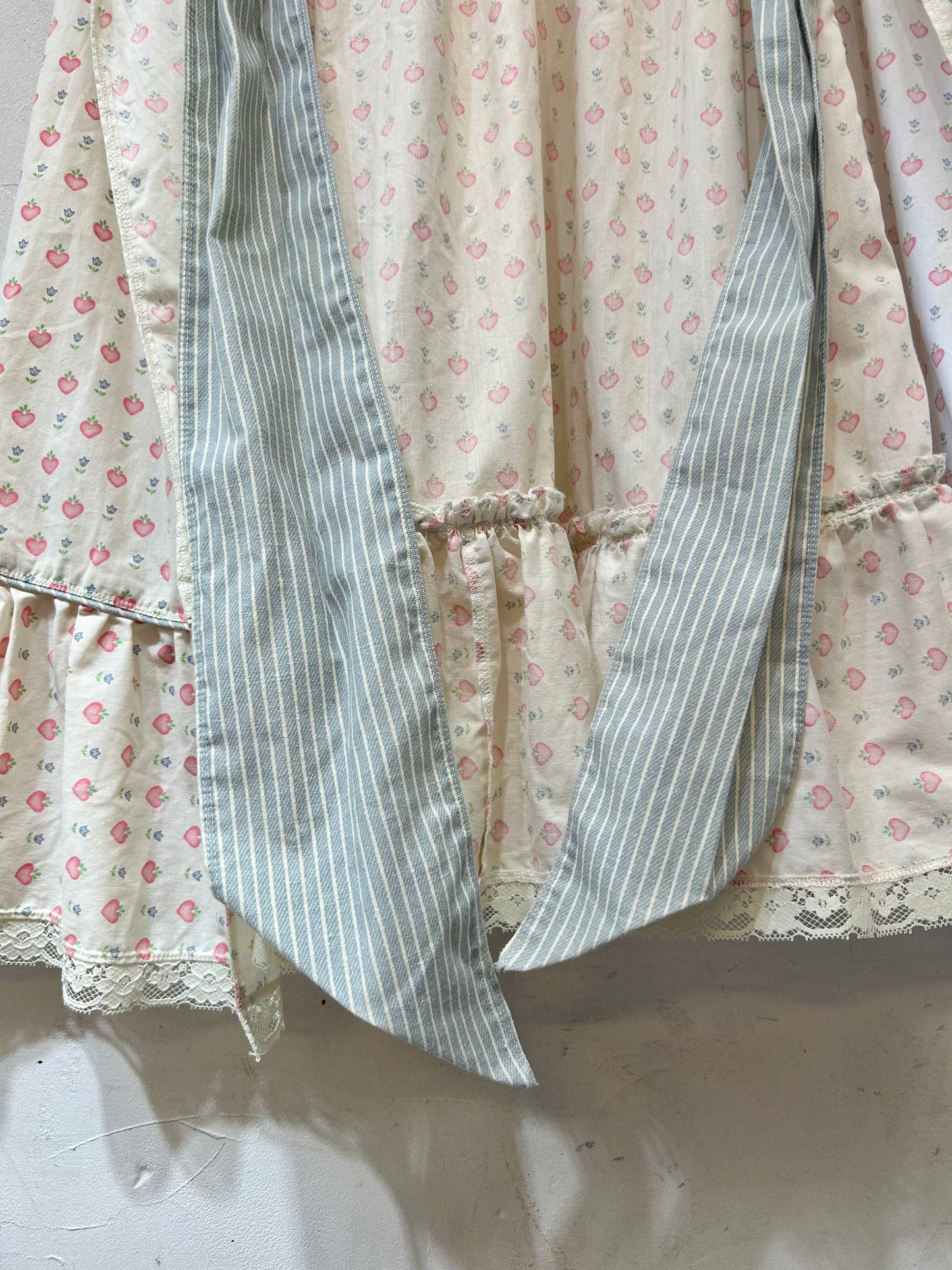 Vintage Apron [A25910]