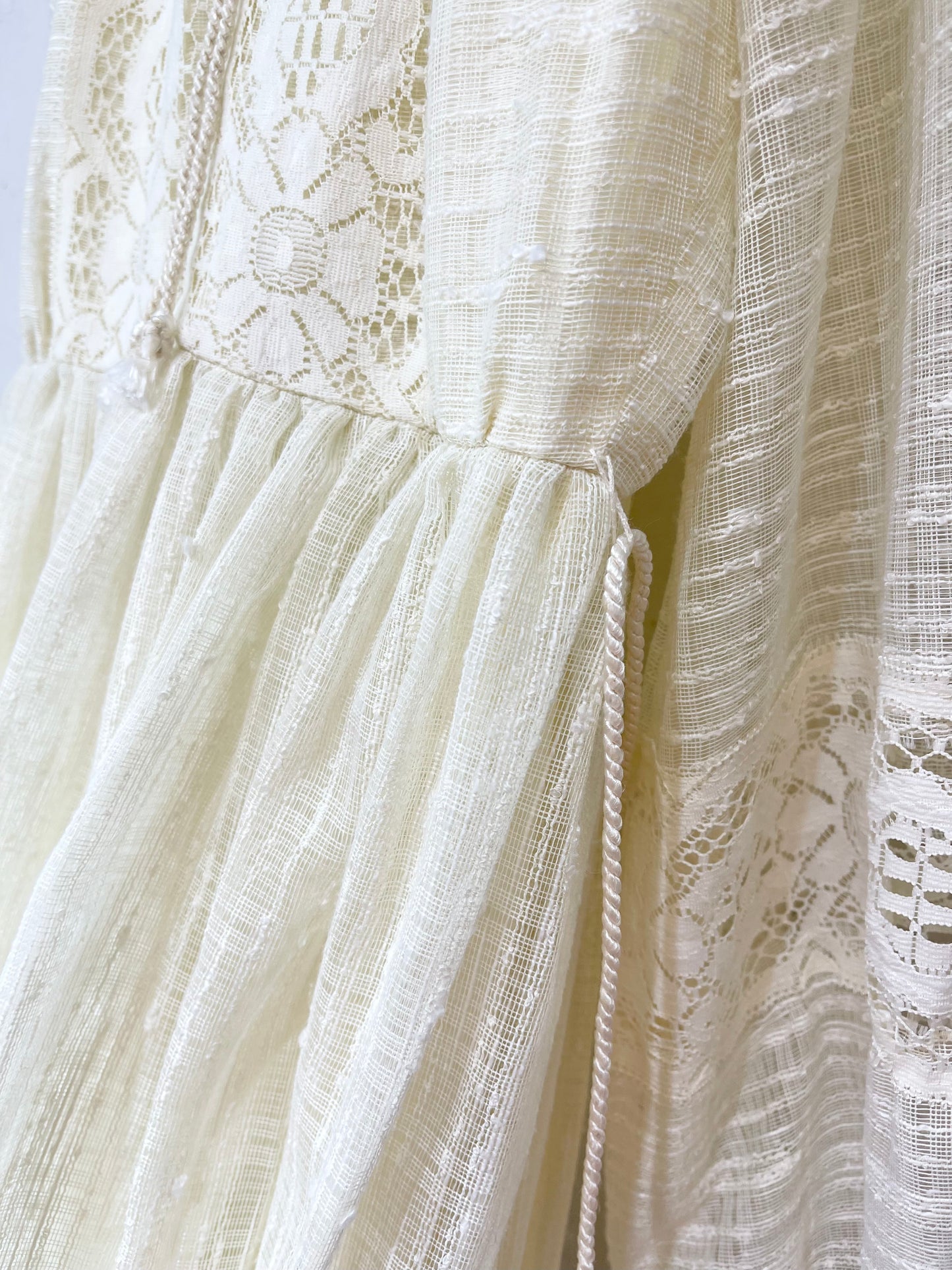 ’70s Vintage White Lace Dress [B26170]