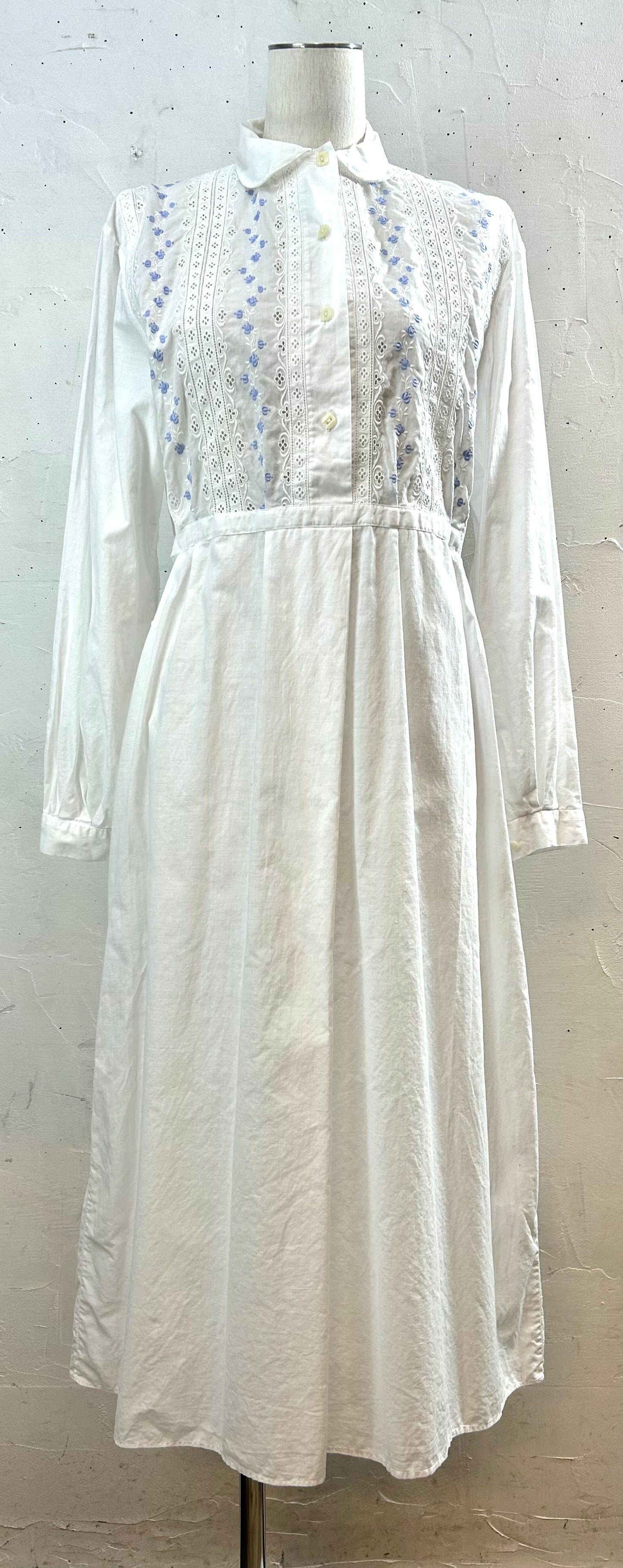 Vintage White Dress [B29627]