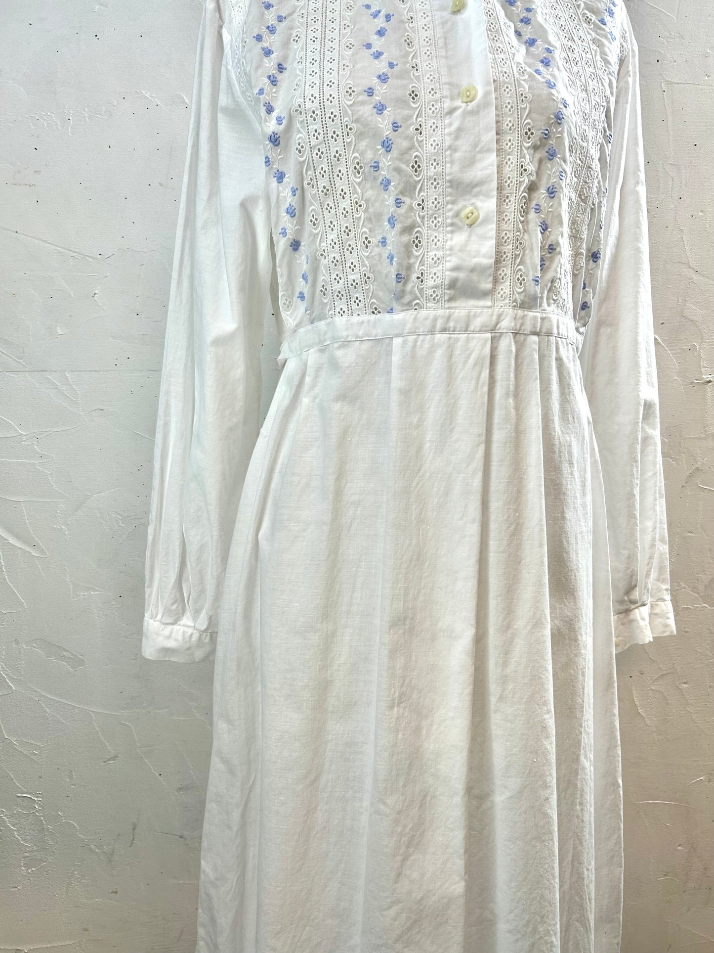 Vintage White Dress [B29627]