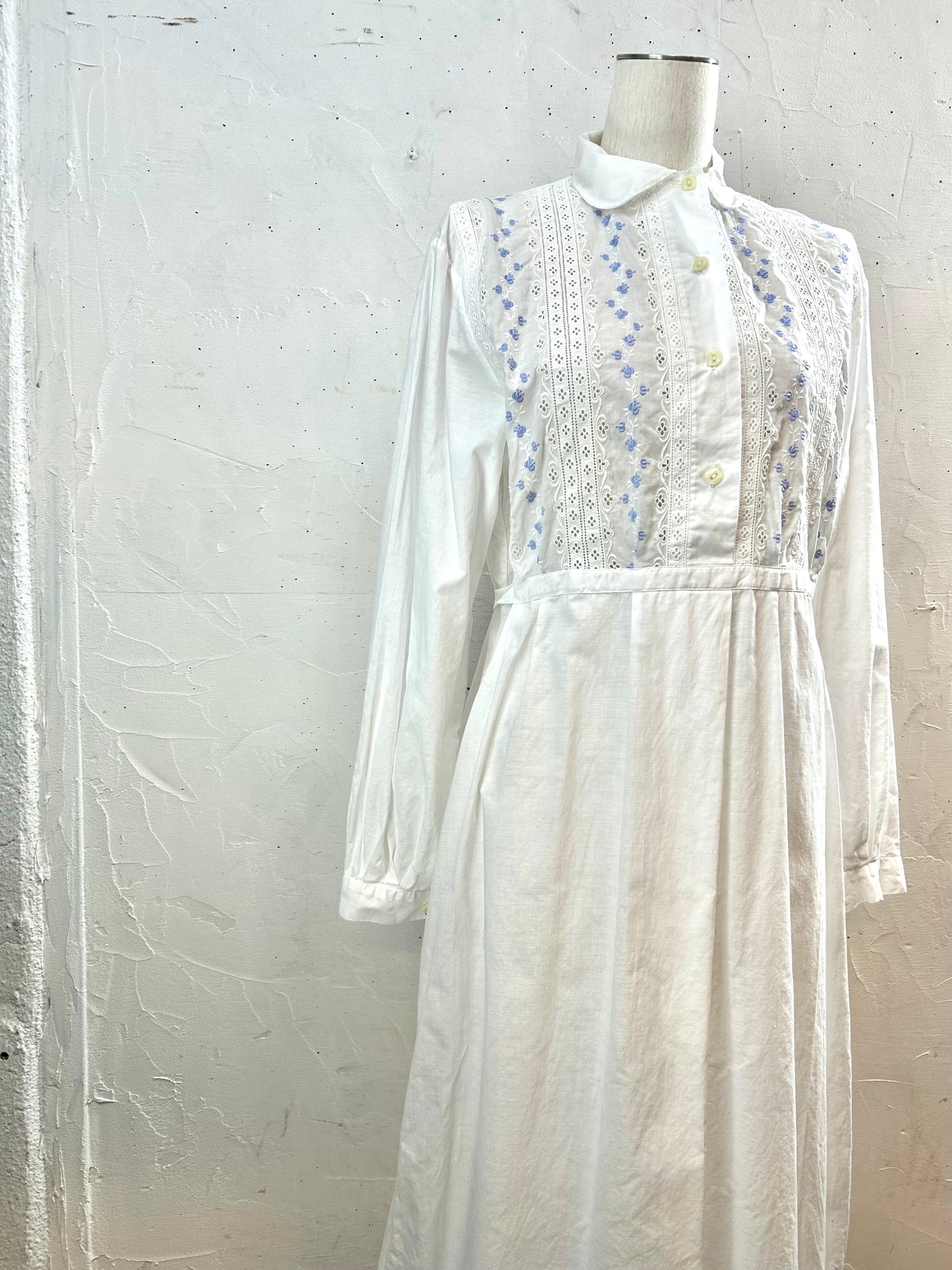 Vintage White Dress [B29627]