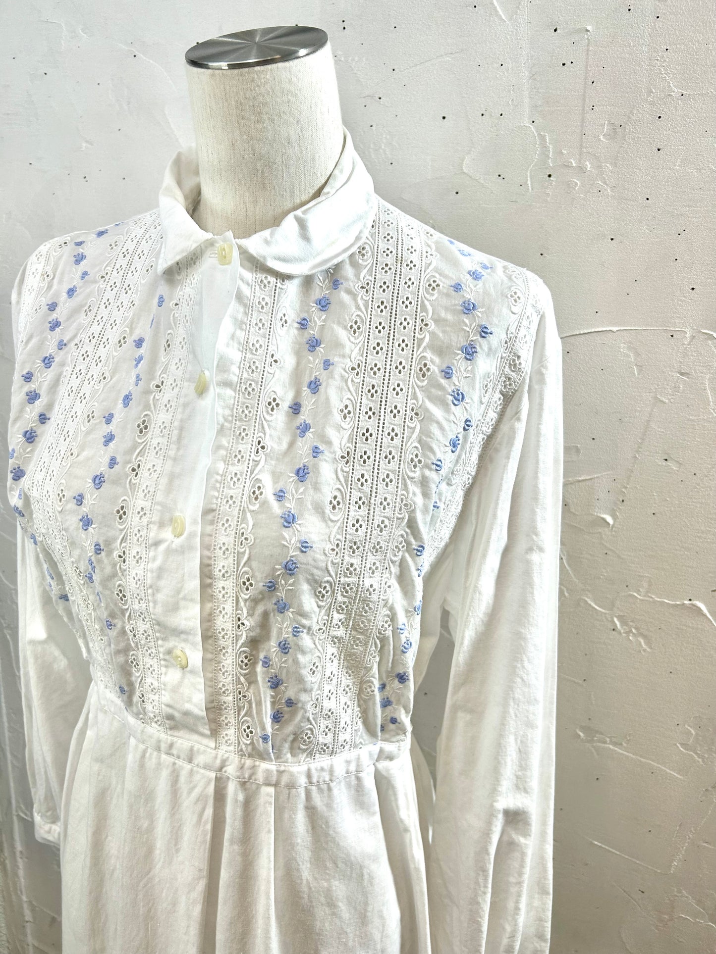 Vintage White Dress [B29627]