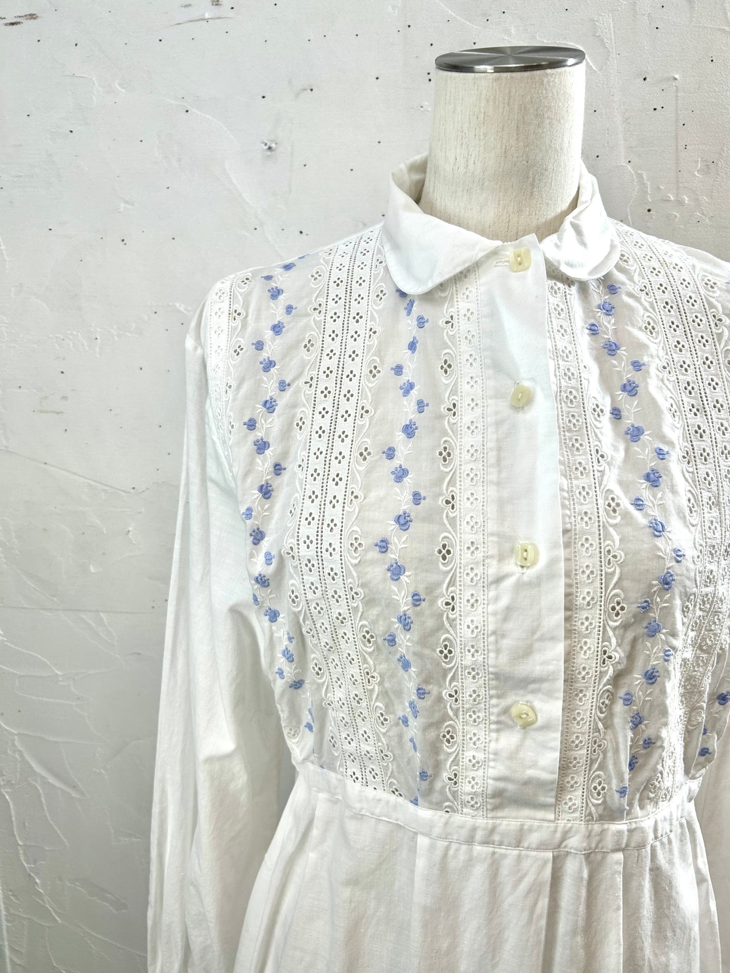 Vintage White Dress [B29627]