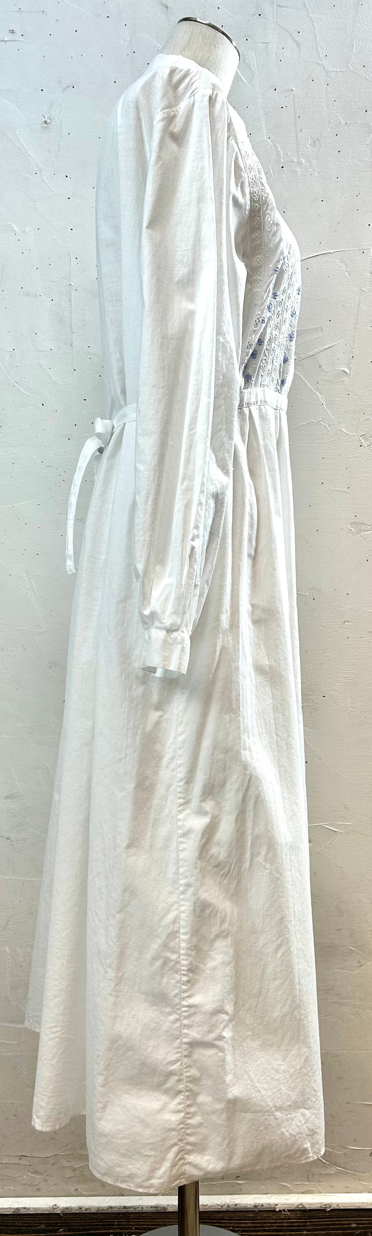 Vintage White Dress [B29627]