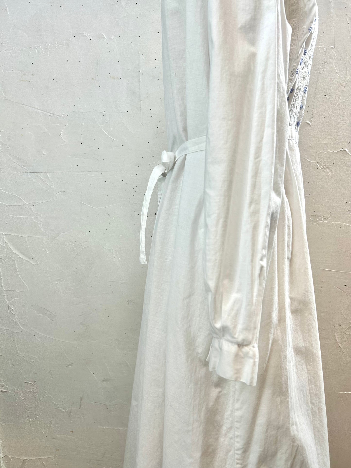 Vintage White Dress [B29627]