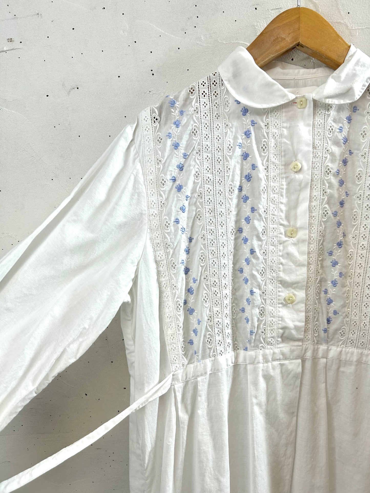 Vintage White Dress [B29627]
