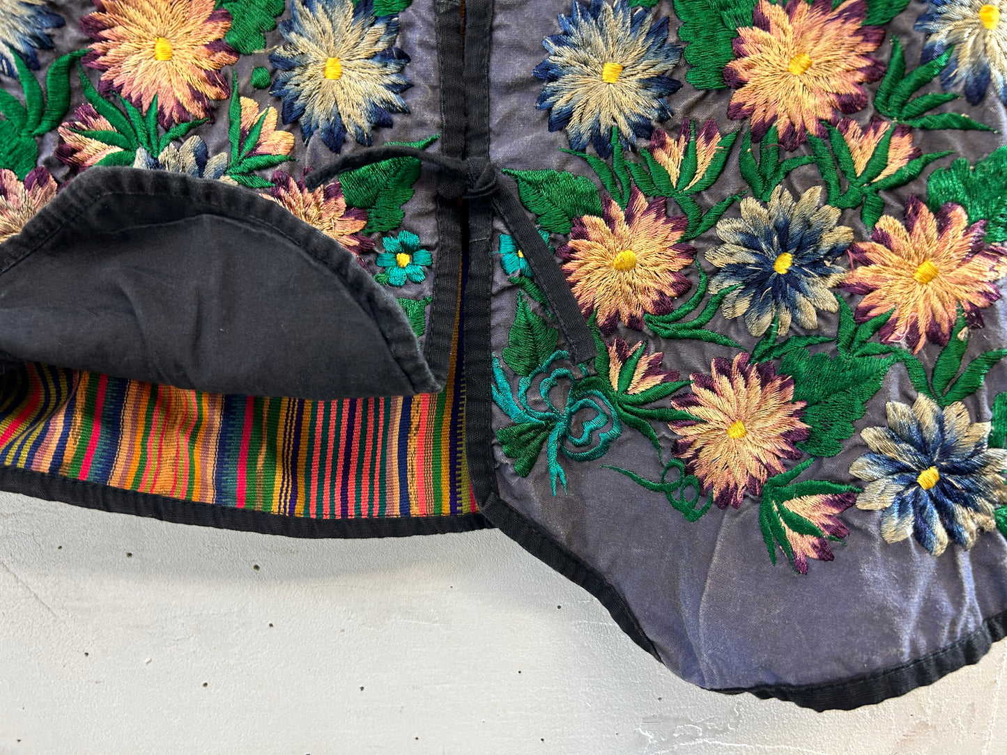 Vintage Guatemala Embroidery Vest [H28127]