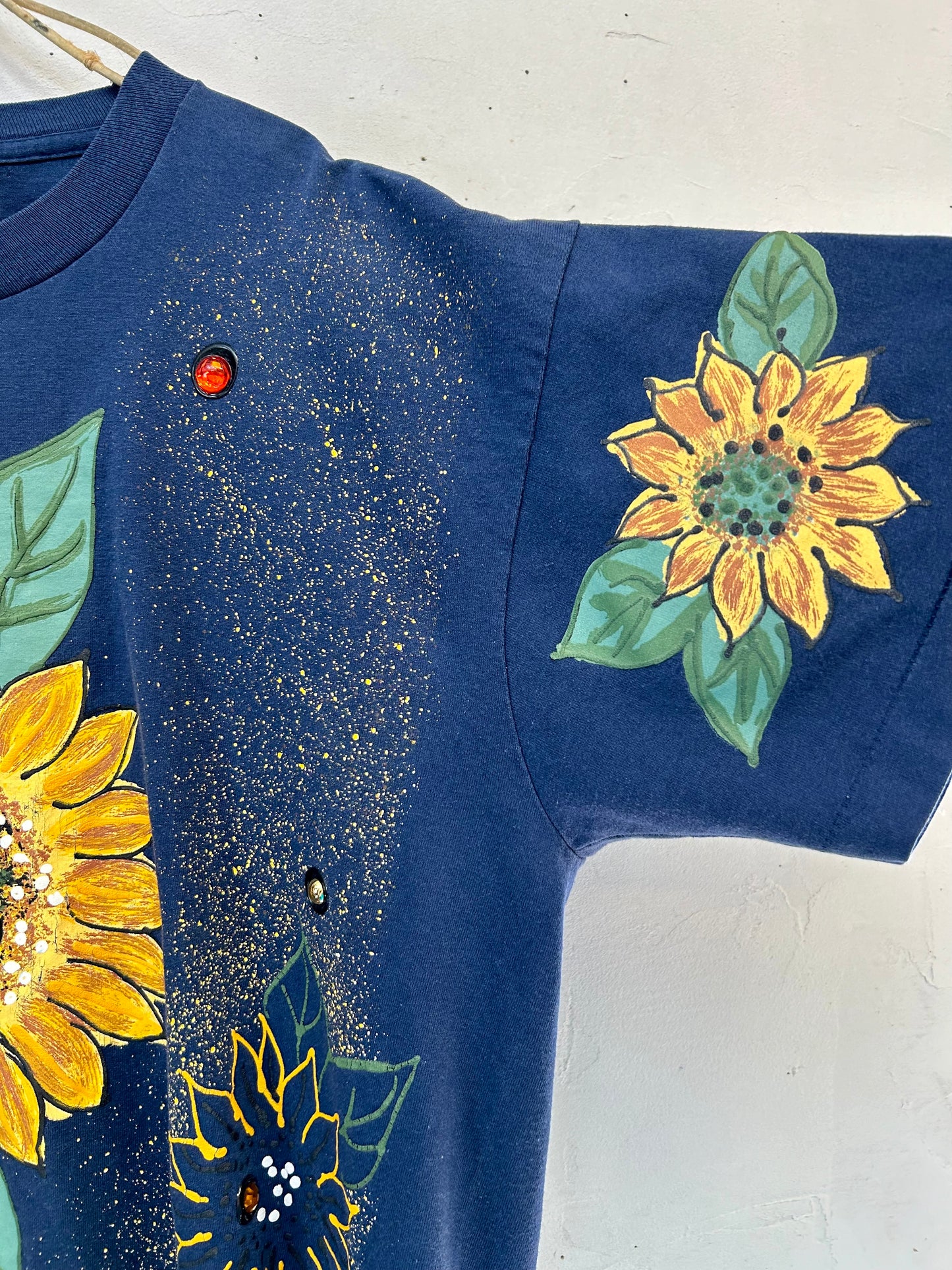 Vintage Hand Painted T-Shirt MADE IN USA [E27217]