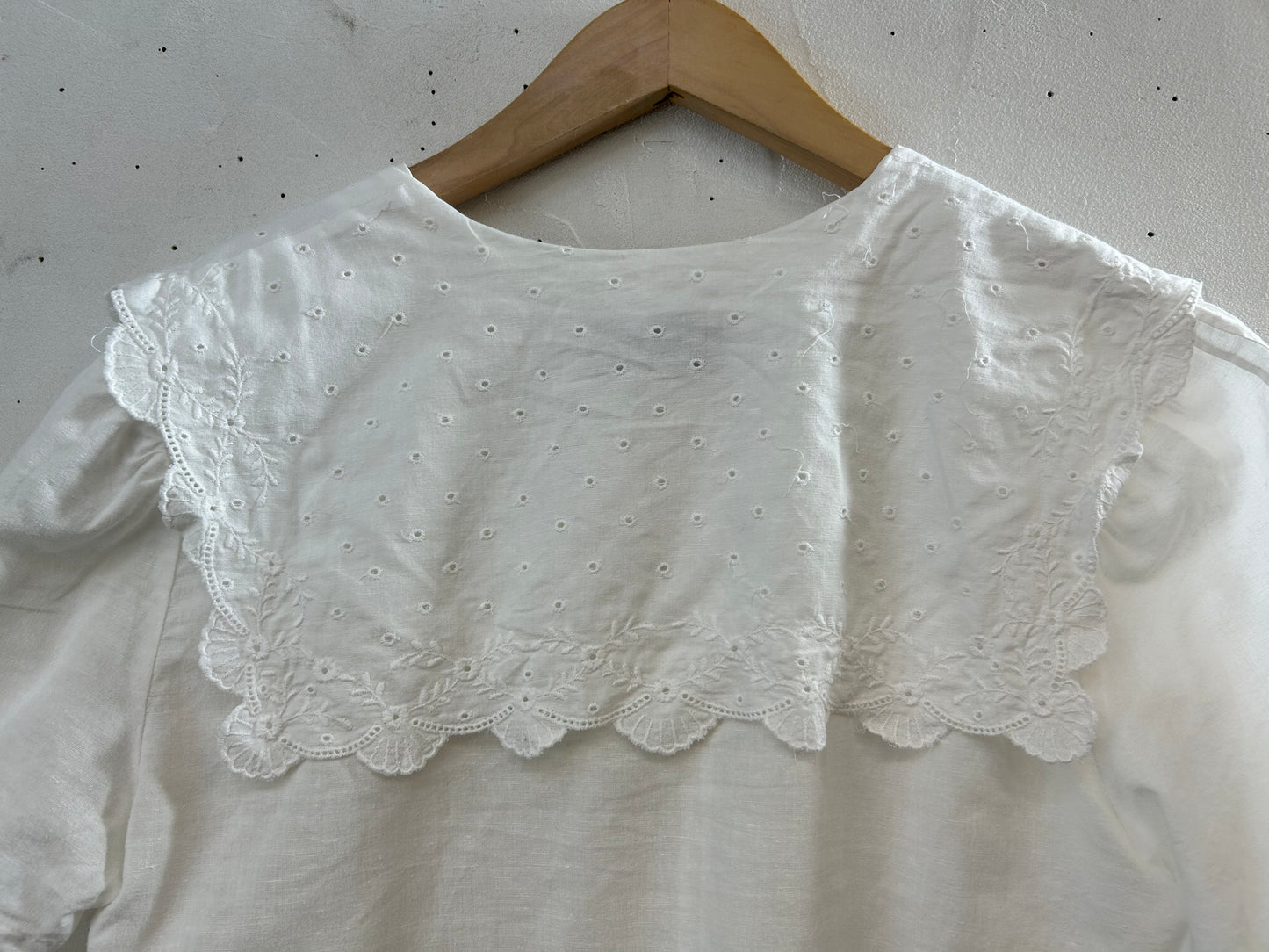 Vintage White Blouse [F27649]